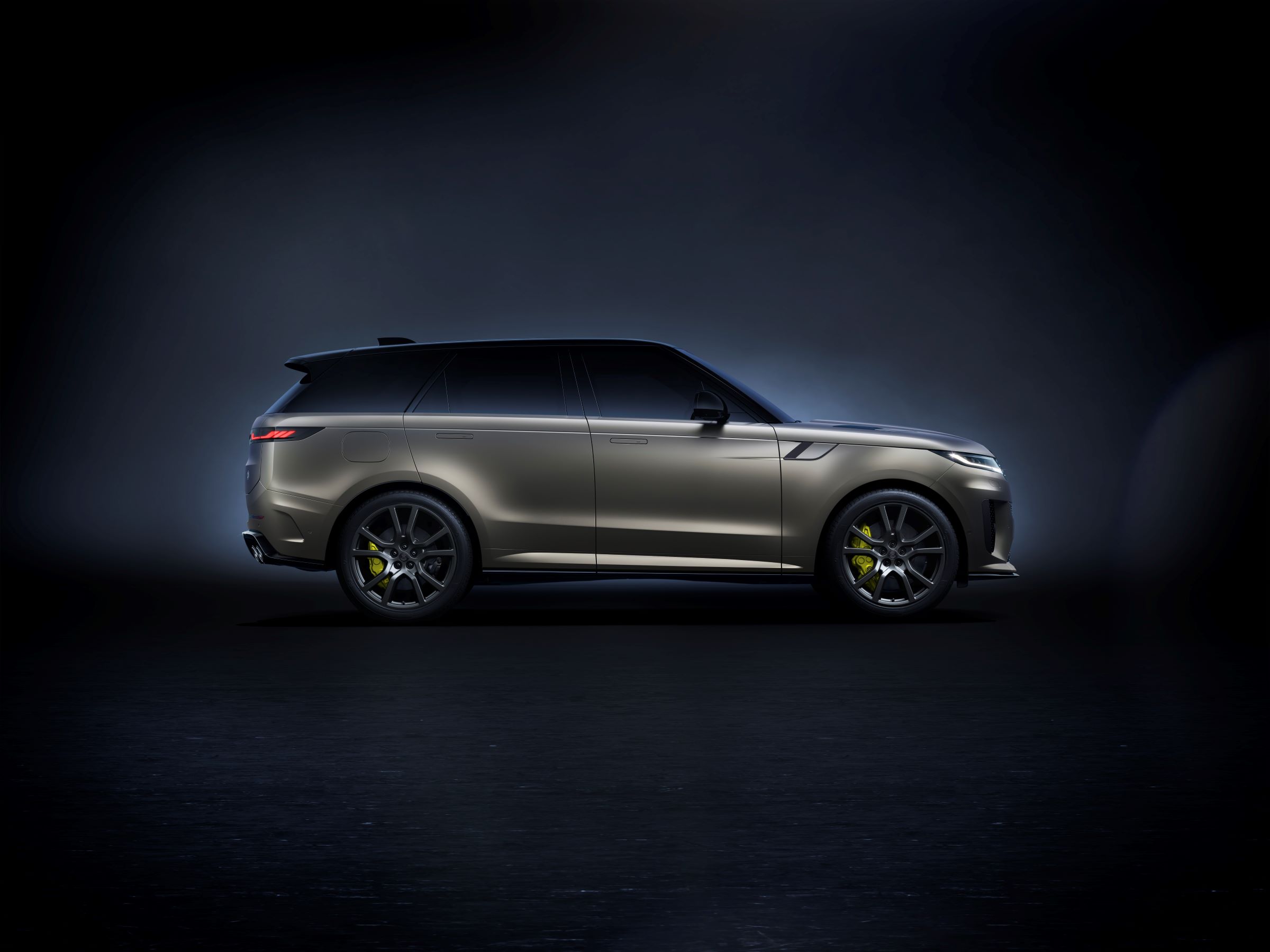 Range Rover Sport SV with Carbon Revolution Carbon Fibre wheels