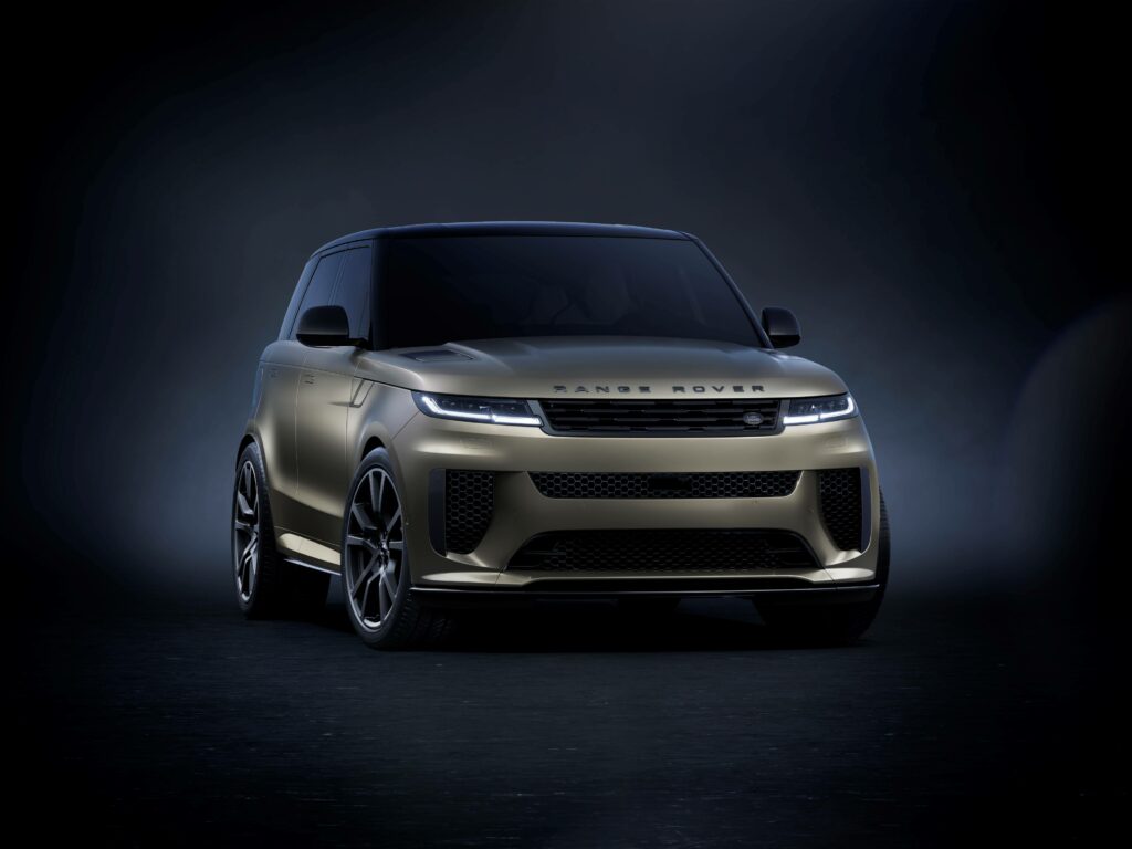 2024 Range Rover Sport SV with Carbon Revolution carbon fibre wheels