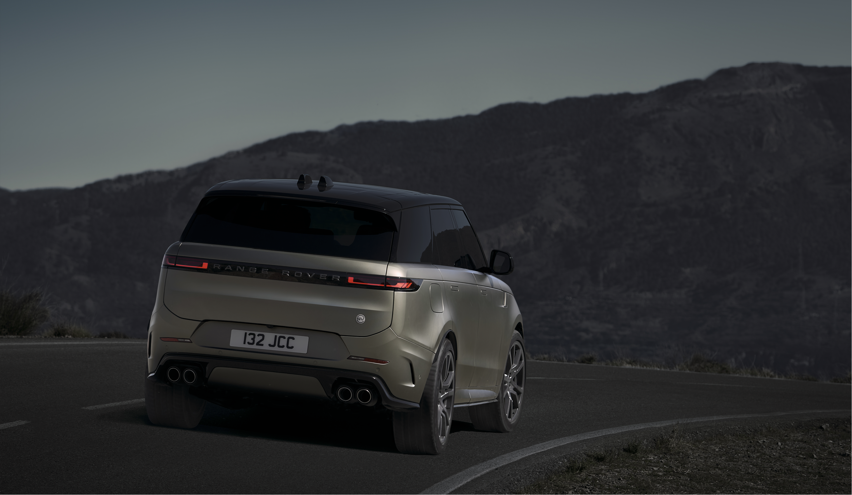 Range Rover Sport SV Carbon Revolution carbon fibre wheels
